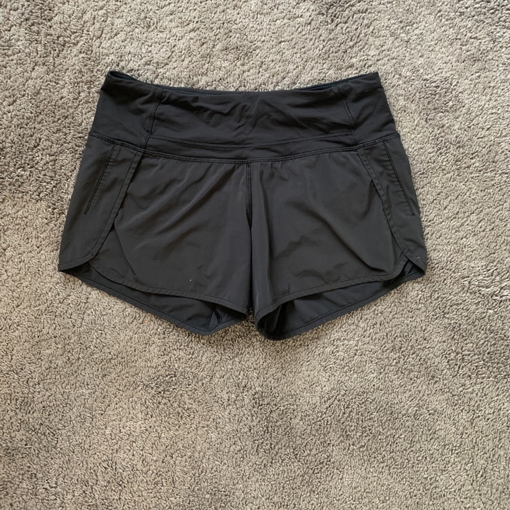 black lululemon speed up shorts 4”
